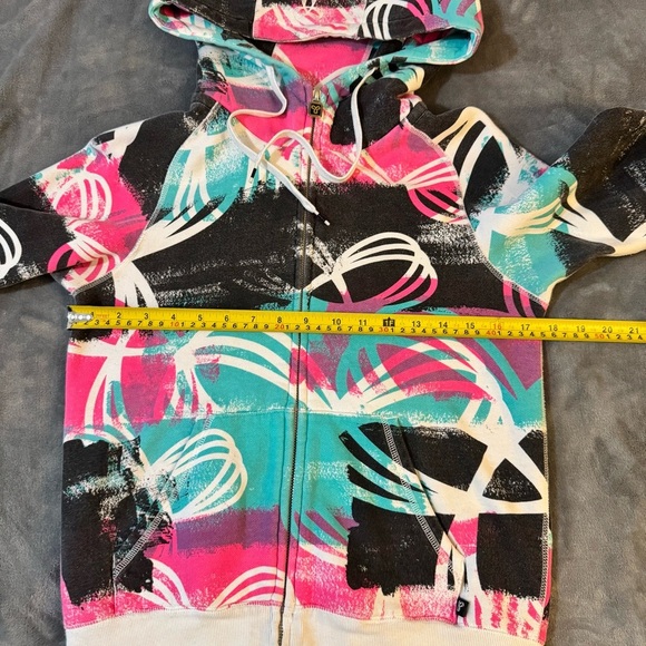 TNA Pink and Teal Graphic Hoodie

#1221 - Picture 2 of 11